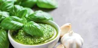 Πέστο βασιλικού με καρύδια.